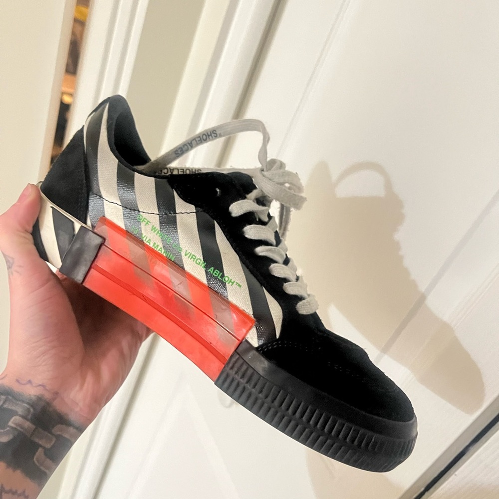 OFF WHITE VULC LOW FUSCHIA